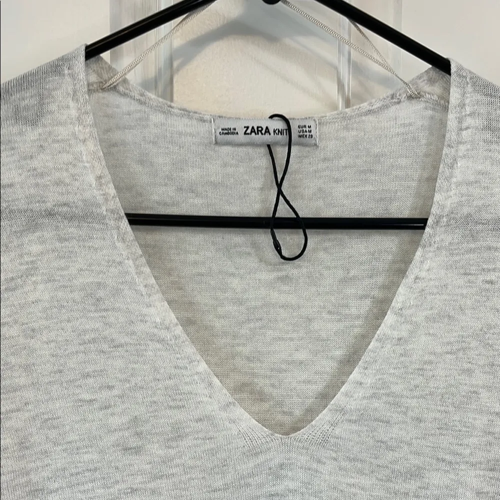 NWOT w/ Flaw Zara Light Gray Lightweight Flowy Knit Top - Size Medium - Image 3
