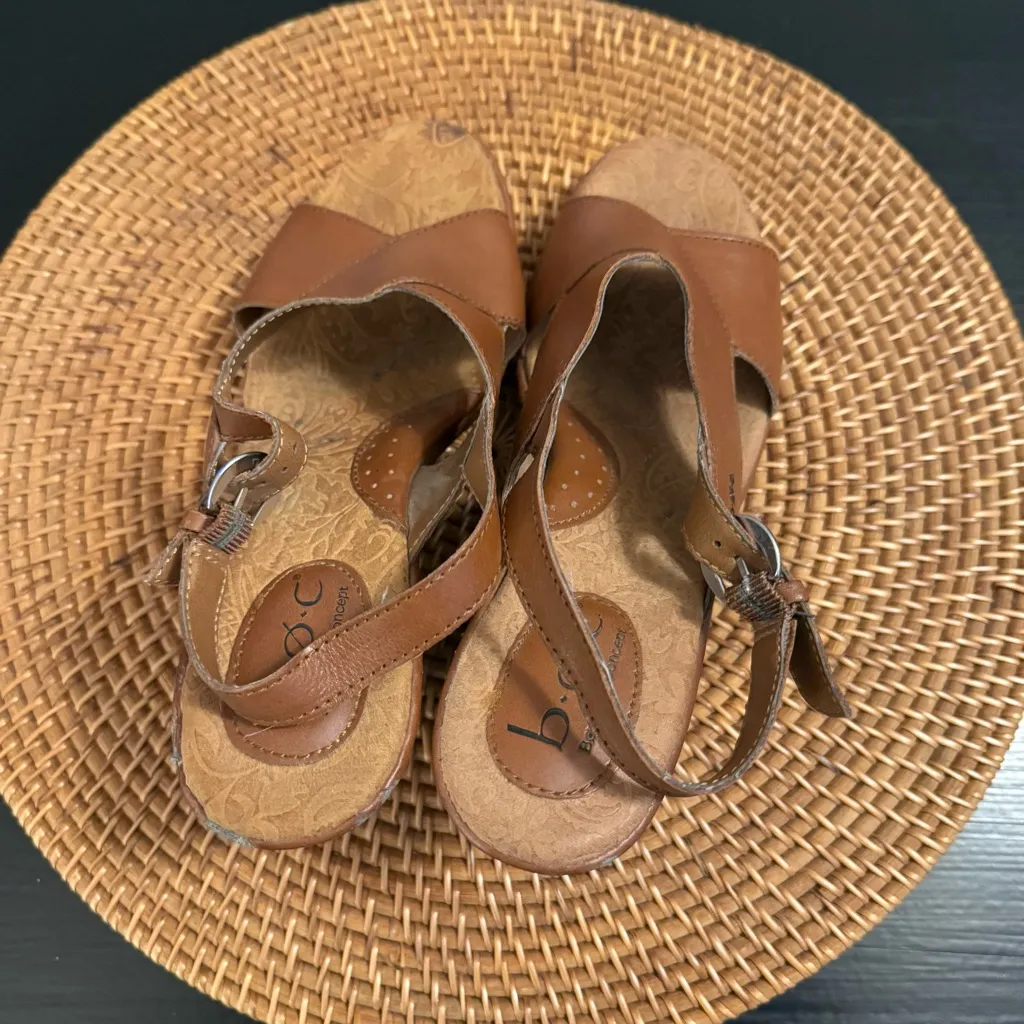b.o.c. Tan Leather Wedge Sandals Brown Size 8 - Image 4