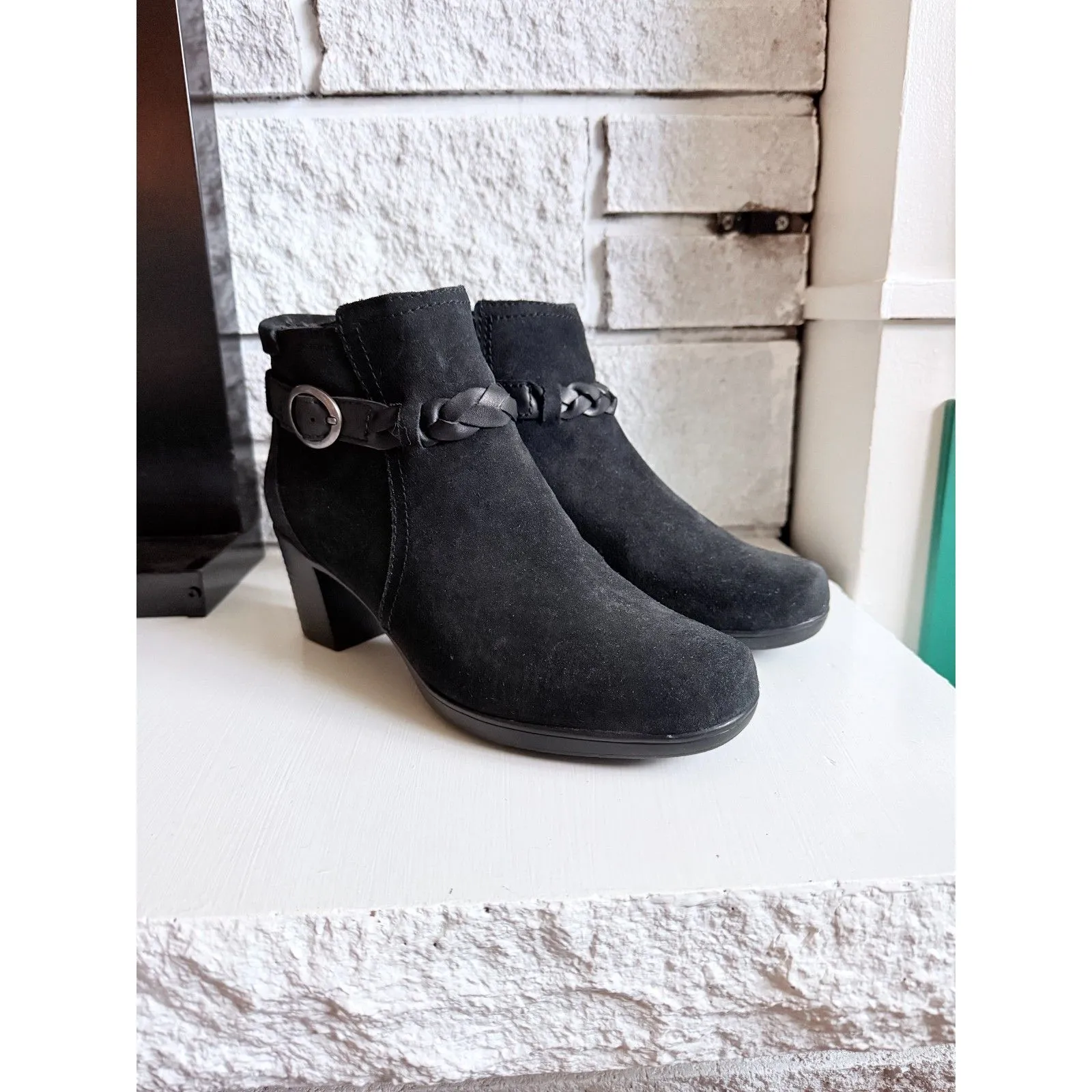 NWOT Clarks Bendables Black Suede Buckle Strap Side Zip Heeled Ankle Booties 8 - Image 2