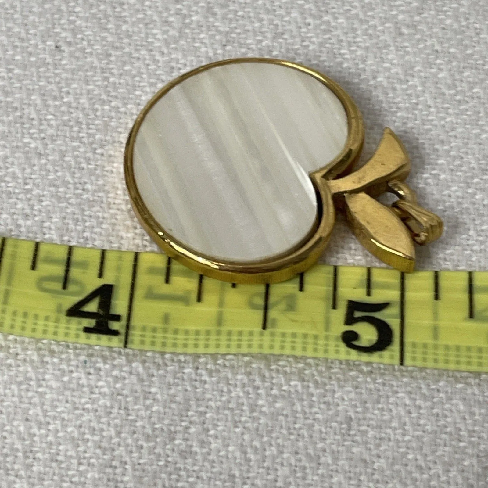 Vtg Crown Trifari Apple Pendant Necklace Gold Tone Mid-Century Rare - Image 3