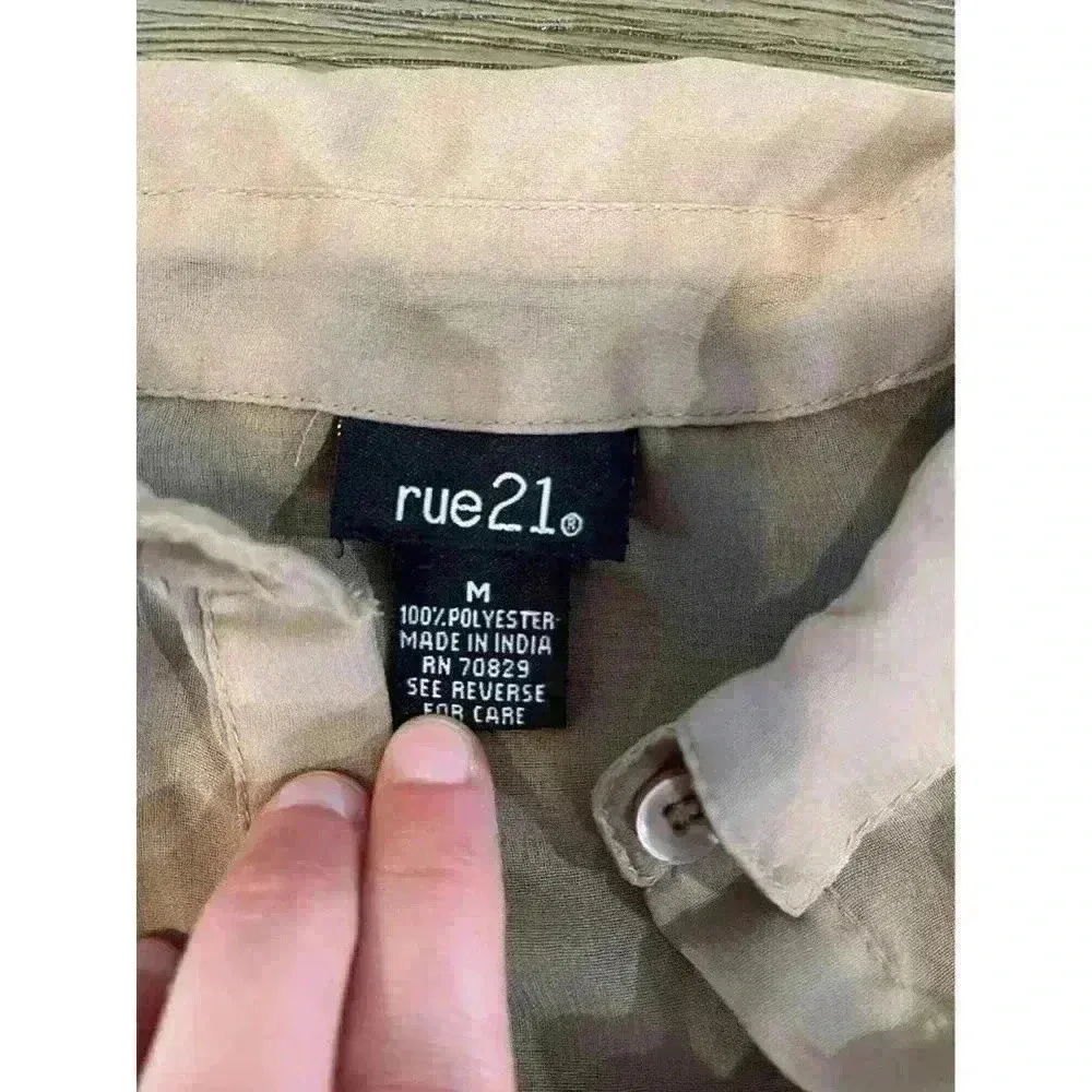 Women's Rue 21 Button Up Shirt Sandy Beige Color Size Medium - Image 3