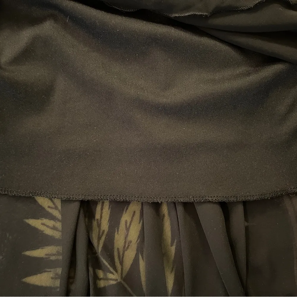 Brioche lined polyester chiffon high low spaghetti strap little black dress. 11 Size undefined - Image 9