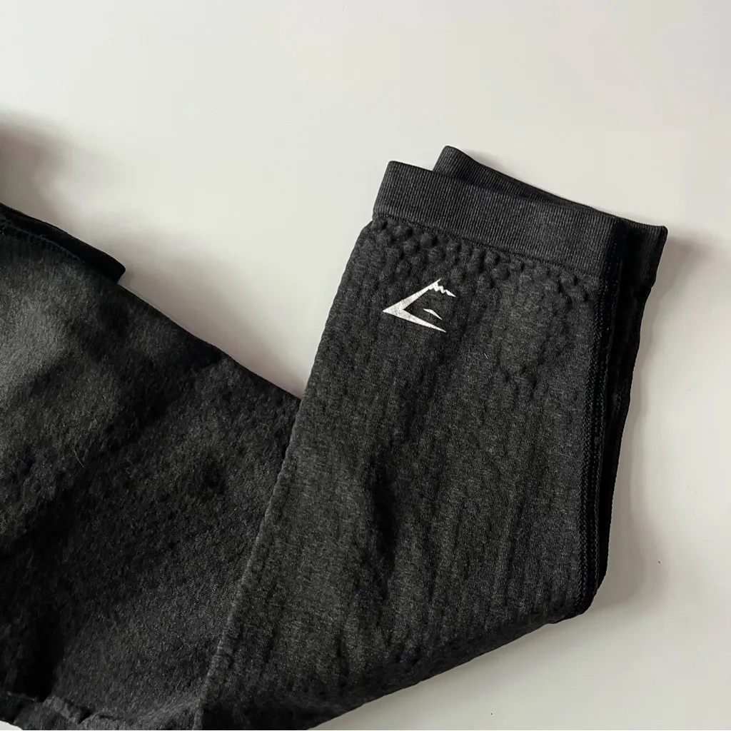 Gymshark • Black Workout Leggings Cropped - Image 2