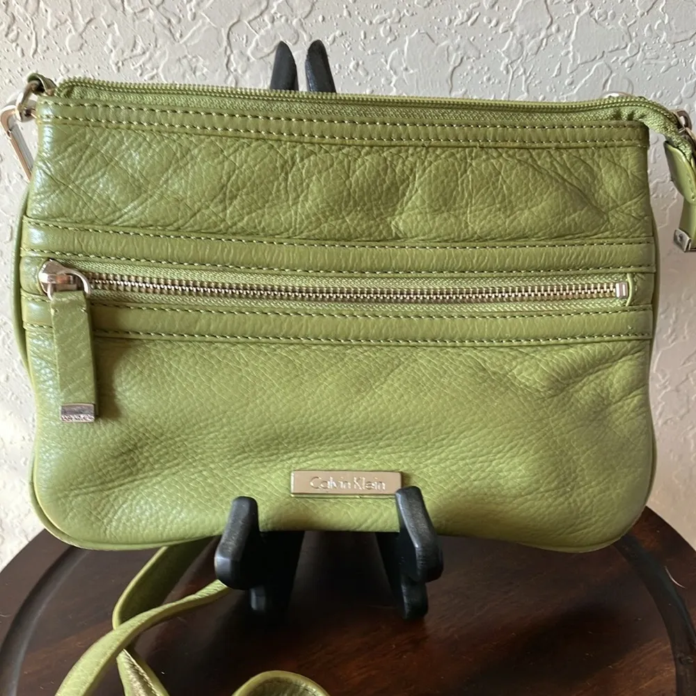 Calvin Klein: Light green 2 pocket crossbody- adjustable strap - Image 4
