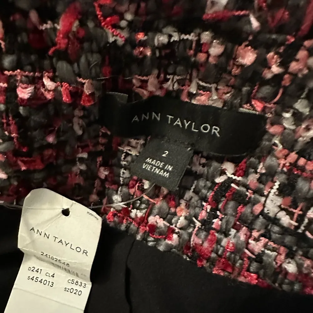 Ann Taylor NWT  Tweed Flare Sleeve Ruffle Cuff Blazer Open Front Jacket Size 2 - Image 4