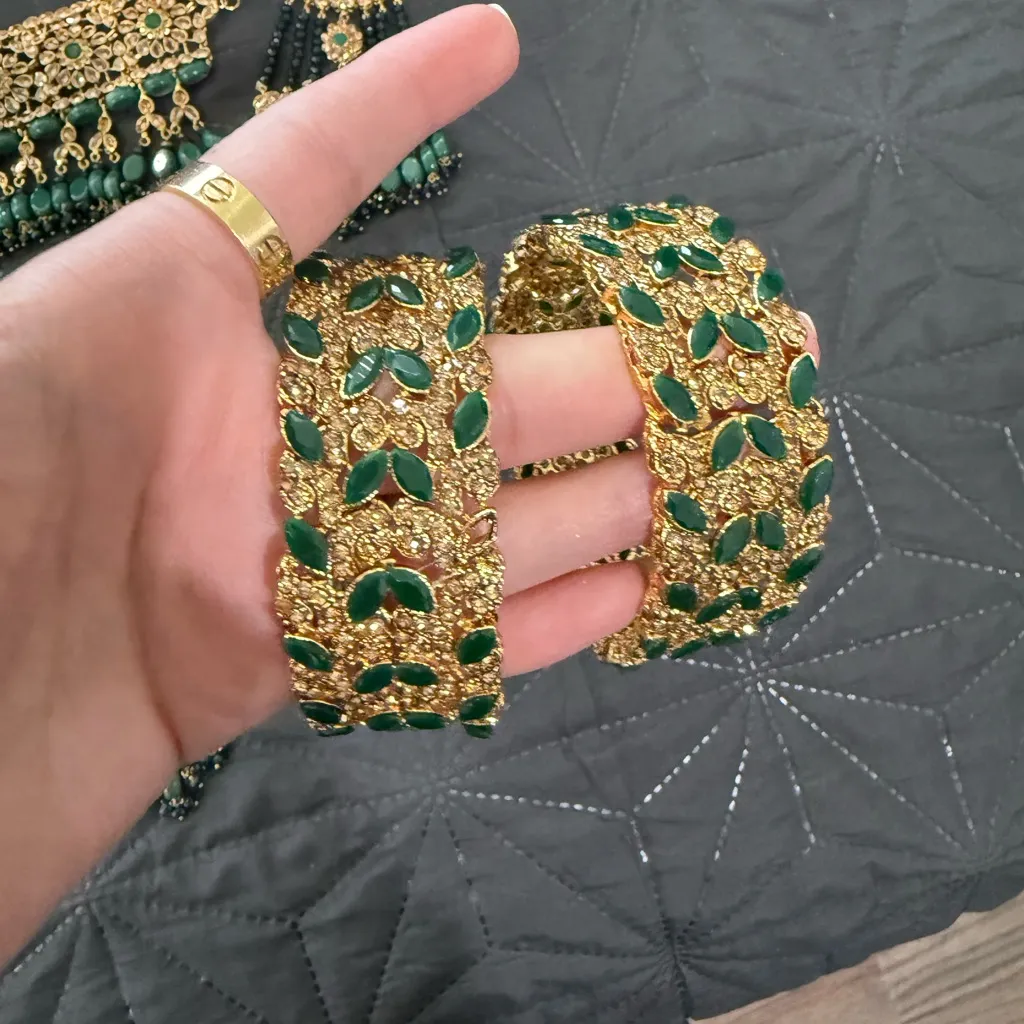 Indian Pakistan Gold and Green complete bridal wedding Jewelry Set - Image 3