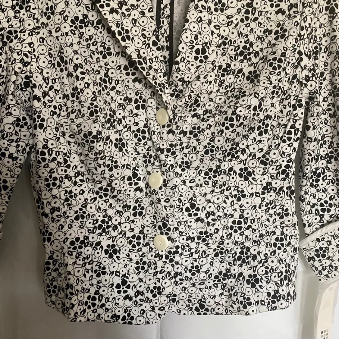 NWT  Black white floral georgette blouse/jacket - Image 4