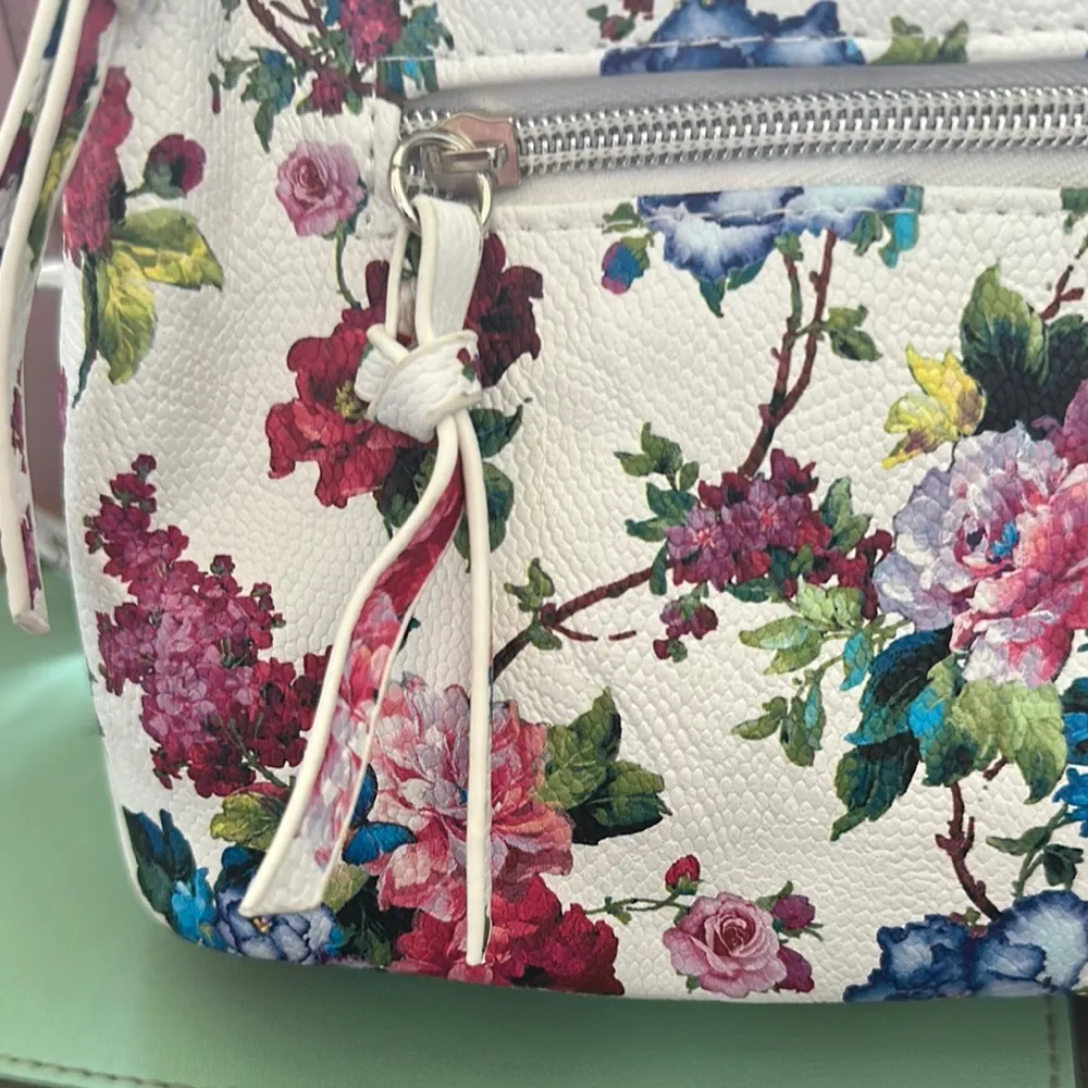 Floral Women's Backpack NWT | This Is the Prettiest Backpack Ever! White - Image 2