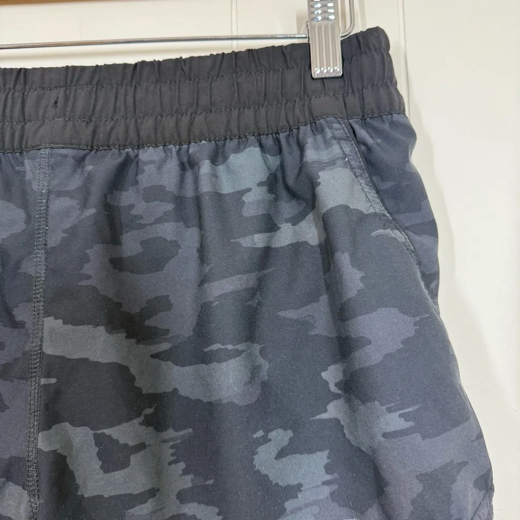 Vuori Black Camo Clementine Short 2.0 - Image 12