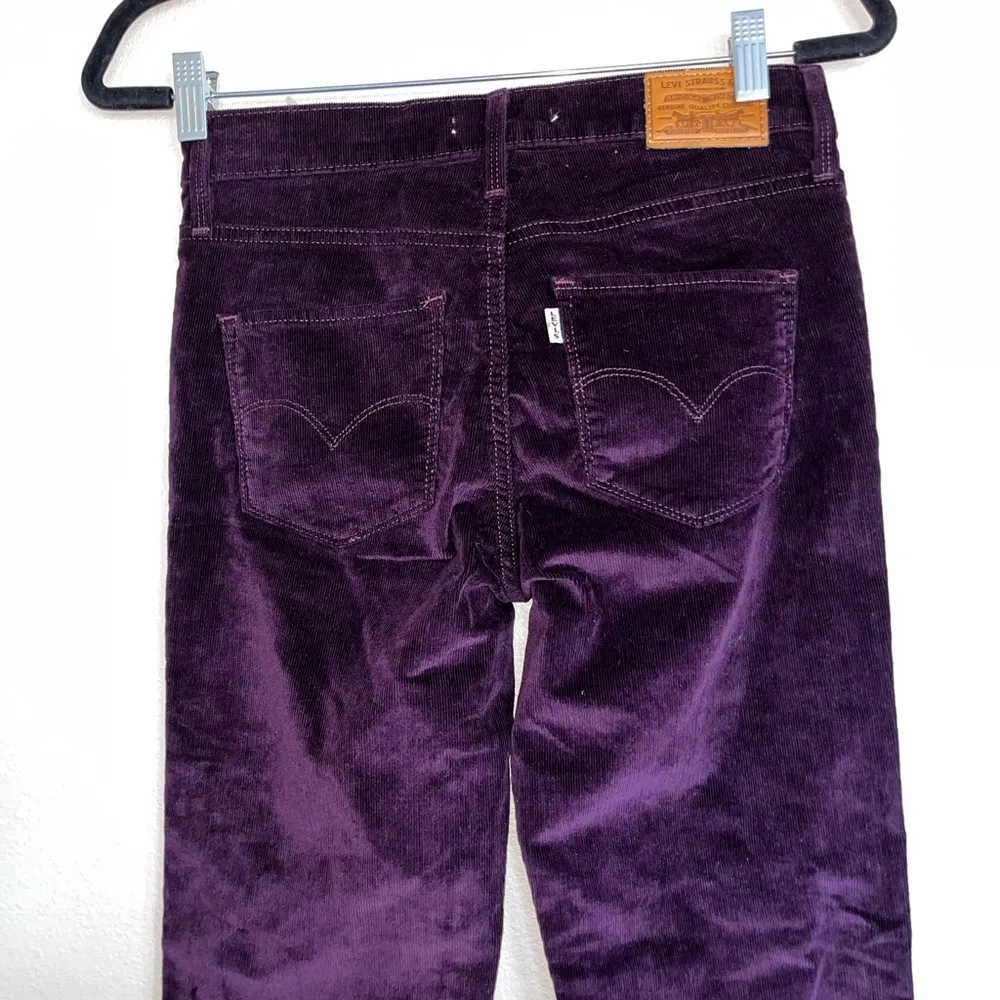 NWT LEVI’S 312 Shaping slim High Rise Corduroy Jeans Burgundy SZ-25 - Image 8