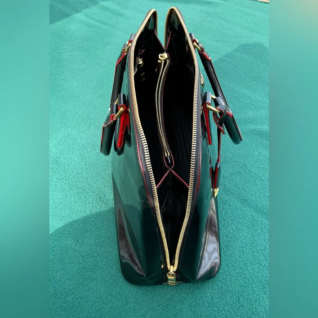 The MOST ELEGANT PRADA bag on PLANET 🌹🌹 - Image 16
