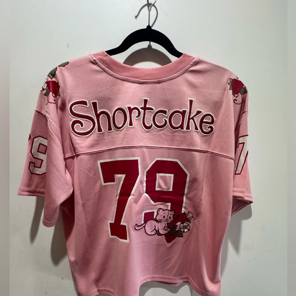 Strawberry Shortcake and Custard Cat Women's Cropped Pink Football Jersey - Image 11