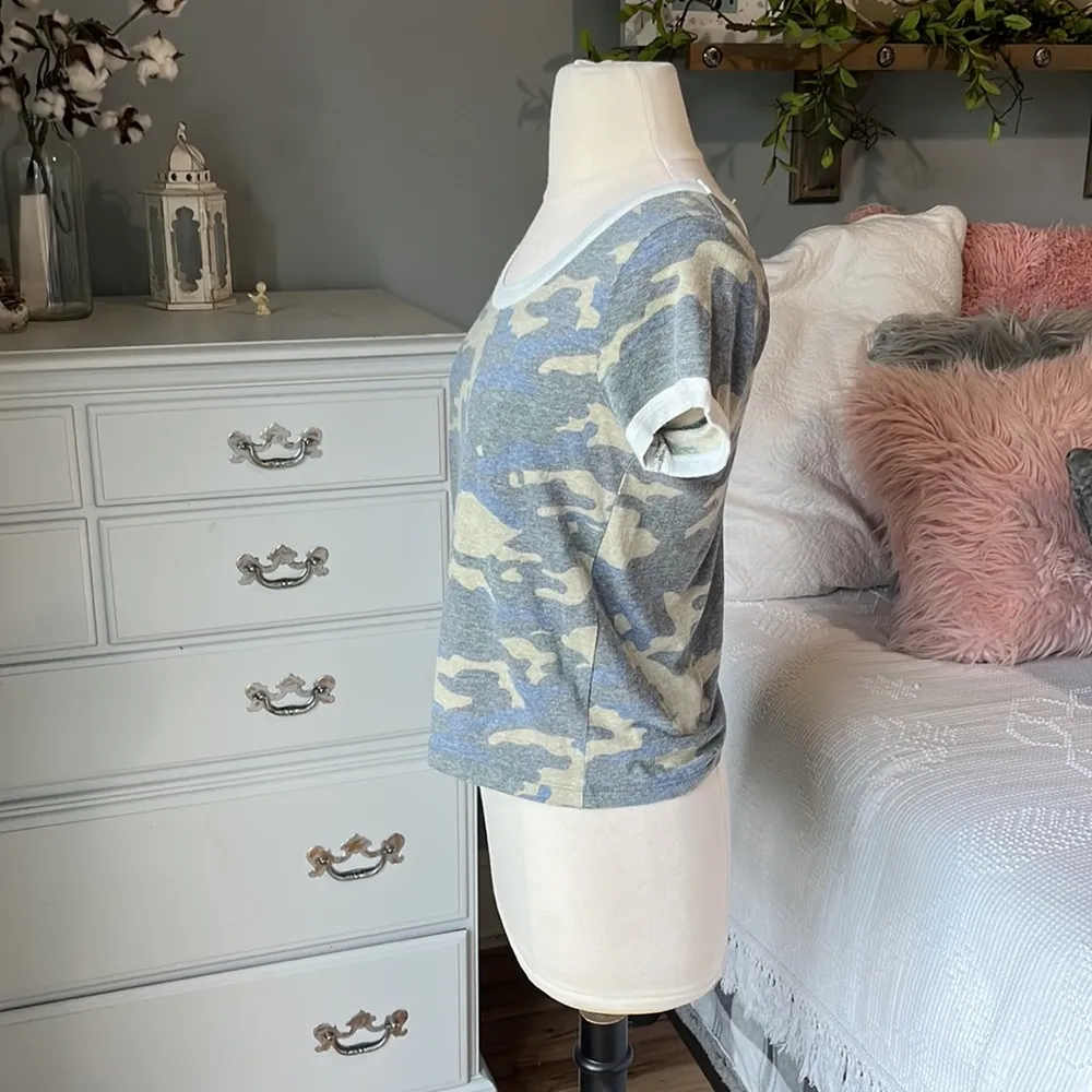 Camo Shirt Short Sleeve Comfy Lightweight Cotton Womens Small - Image 2