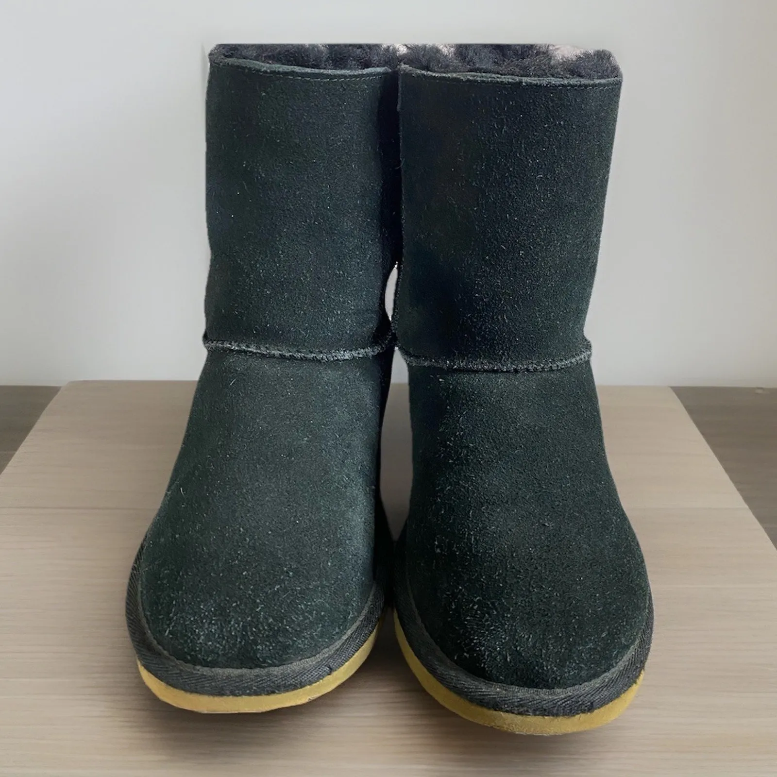 UGG Bailey Bow II 1100492K Black Suede Slip On Winter Boots Big Girls US 6/W7 - Image 4