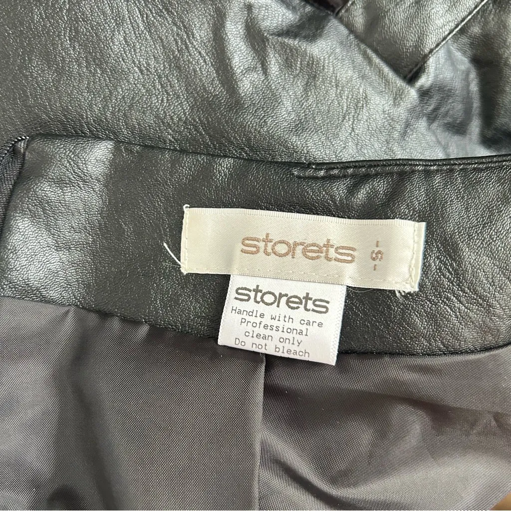 Storets Black faux leather mini skirt with pleated detail and zipper closure - Image 6