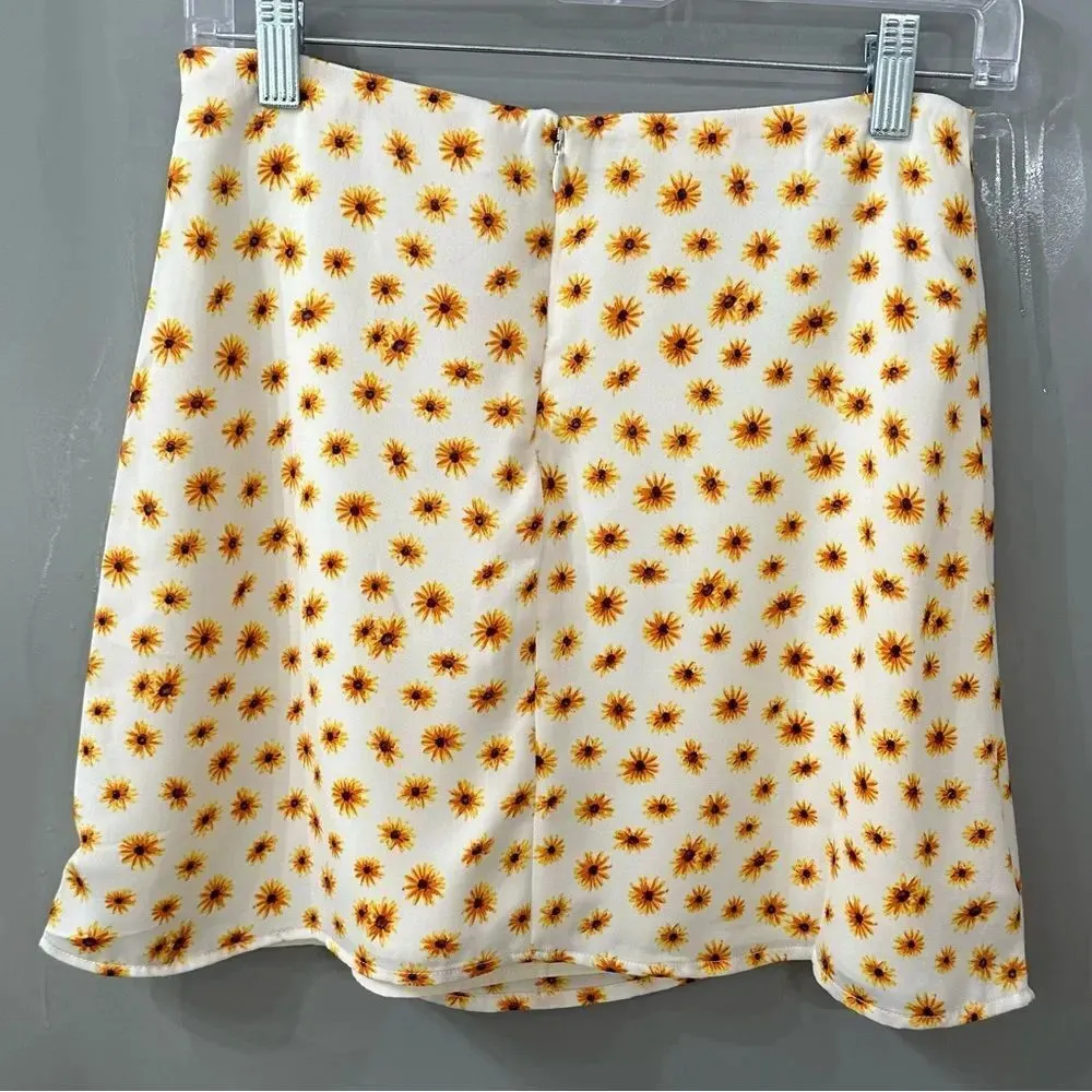 NWT Revolve WeWoreWhat Floral Mini Slip Skirt Size L Cream Yellow Daisy - Image 5
