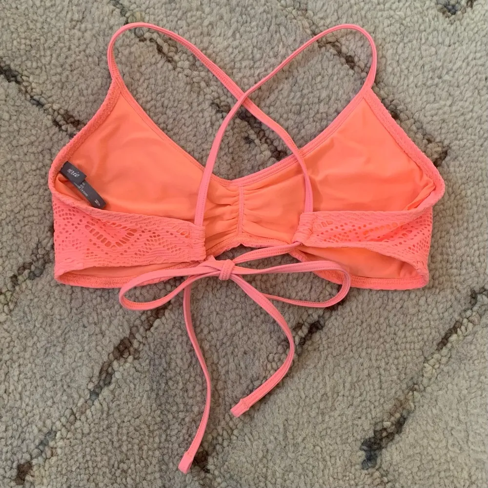 Aerie coral crochet bikini top size medium - Image 3