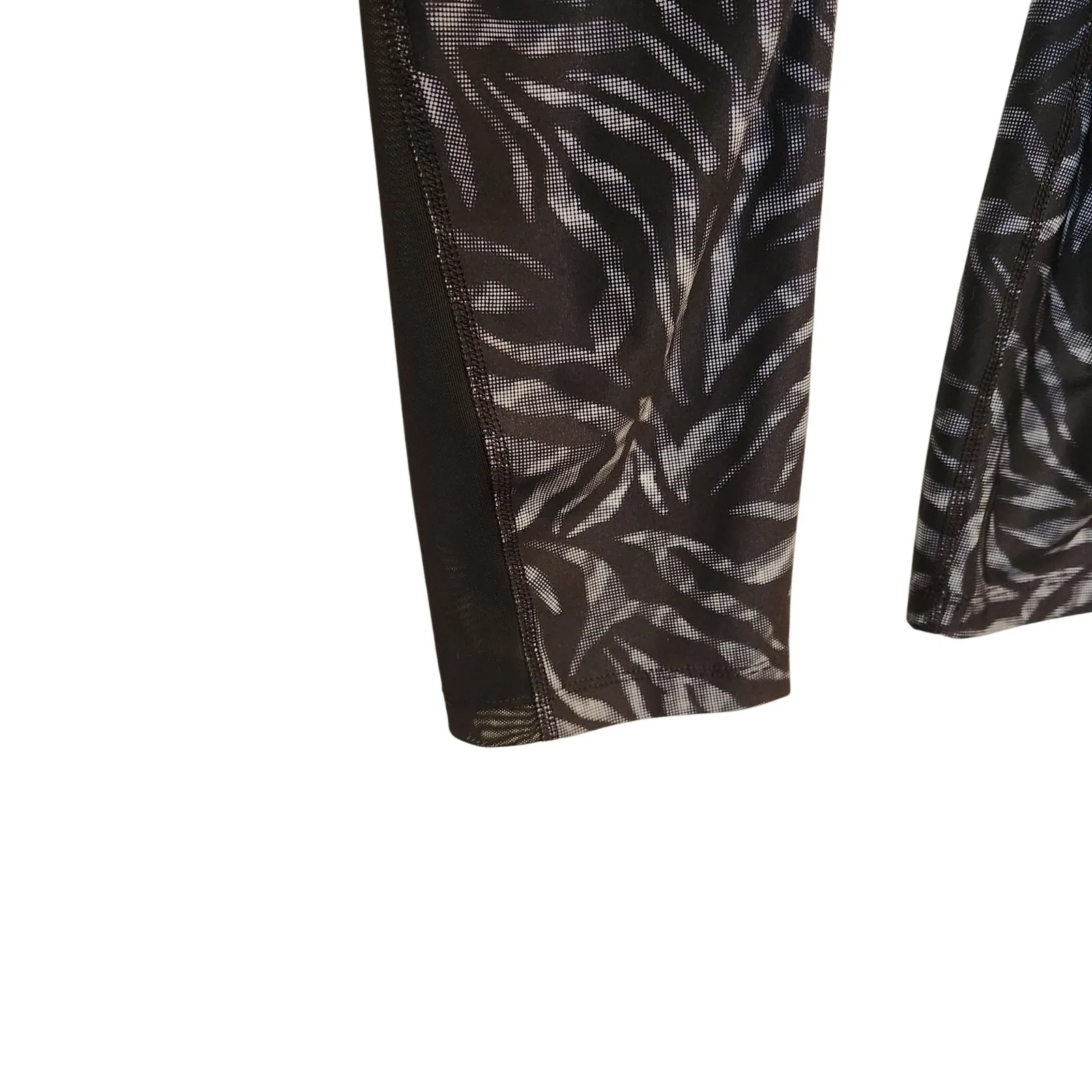 Juicy Couture Sports Black Mid Rise Athleisure Essential Crop Leggings Medium - Image 5