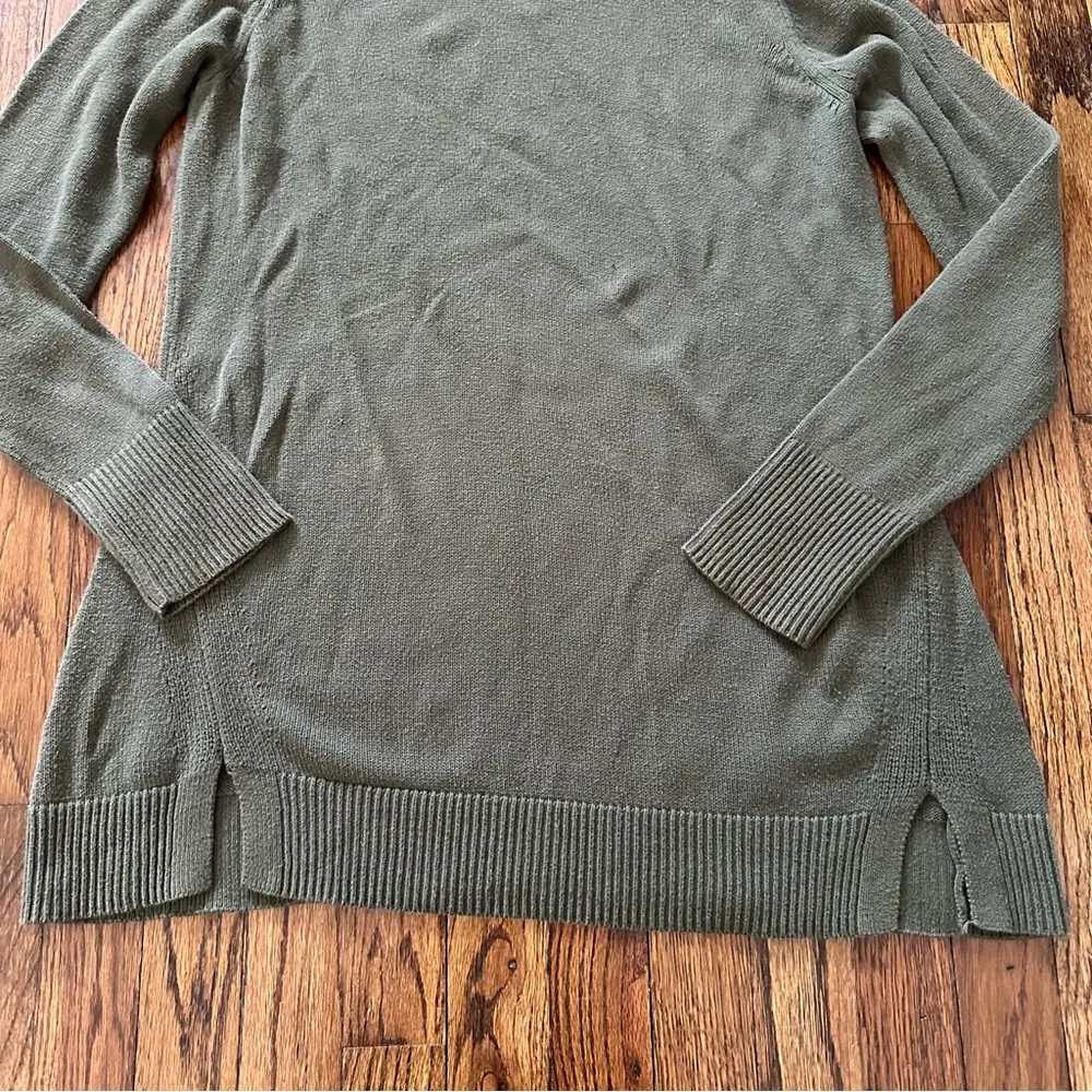 🦋 Women’s H by Halston Olive Green Turtleneck Sweater Medium M - Image 4
