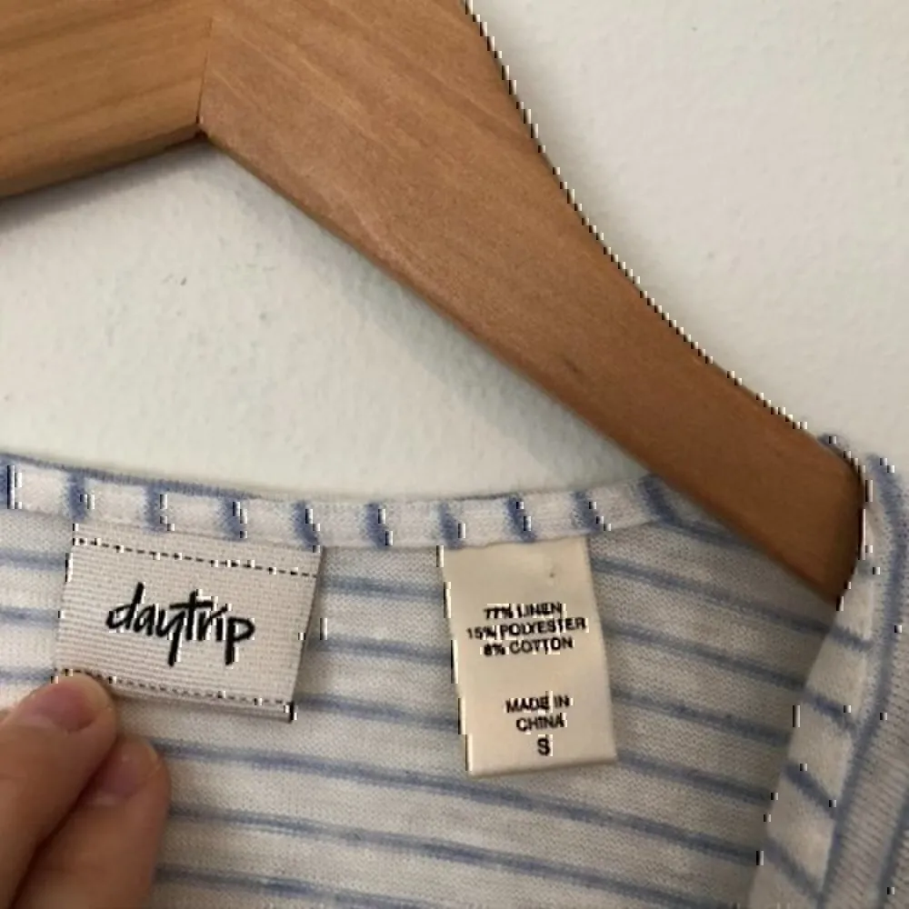 DAYTRIP BUCKLE Button Down Shirt White Blue LINEN Poly Cotton Blend Stripe Small - Image 6