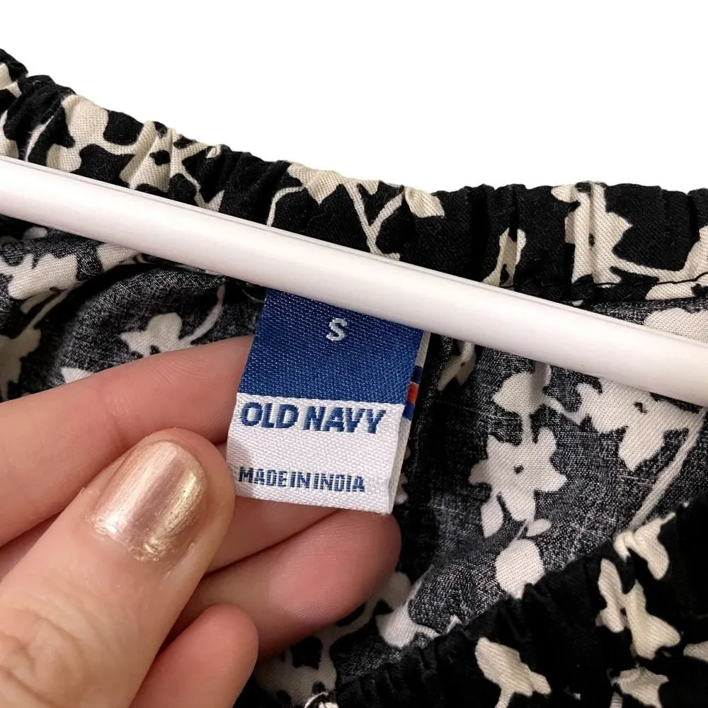 Old Navy black and white floral summer top blouse cutout detail classic puffed - Image 4