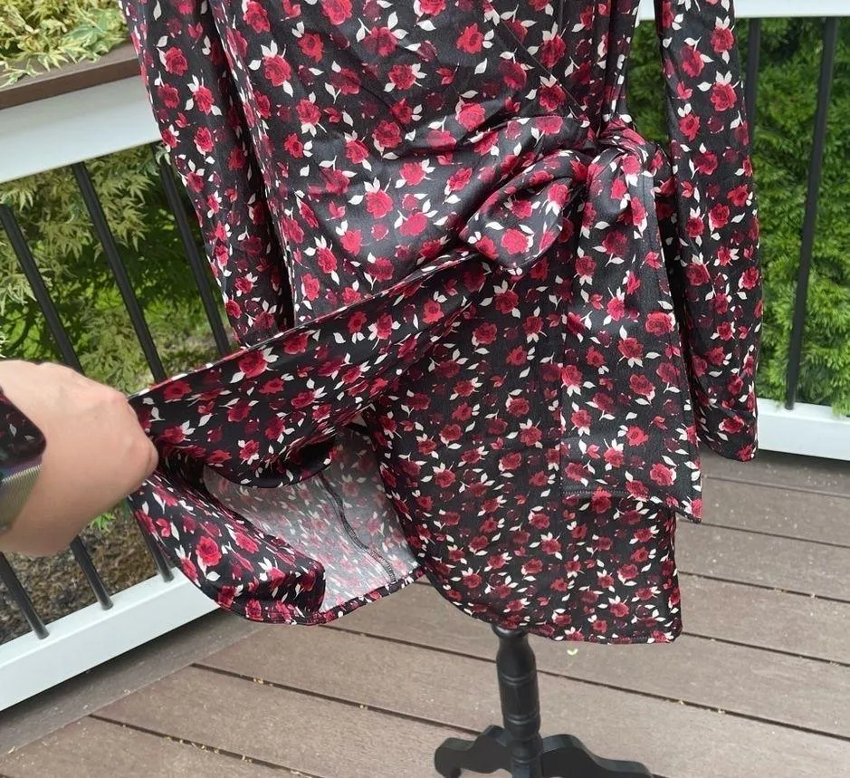 SOMETHING Navy Revolve Women Satin Black Red Floral Wrap Dress Sz M - Image 10