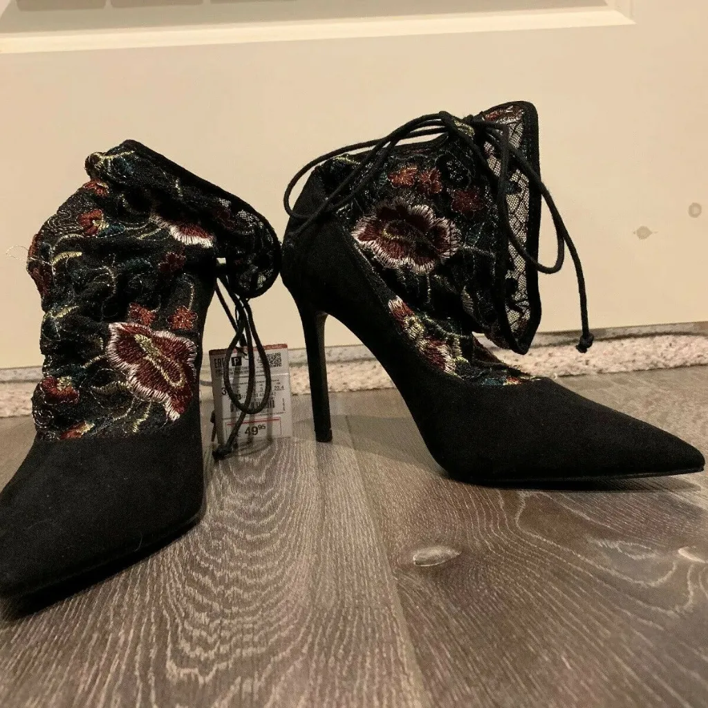 Zara Basic Collection Sz 36 Eur, 5.5 US heels NWT - Image 4