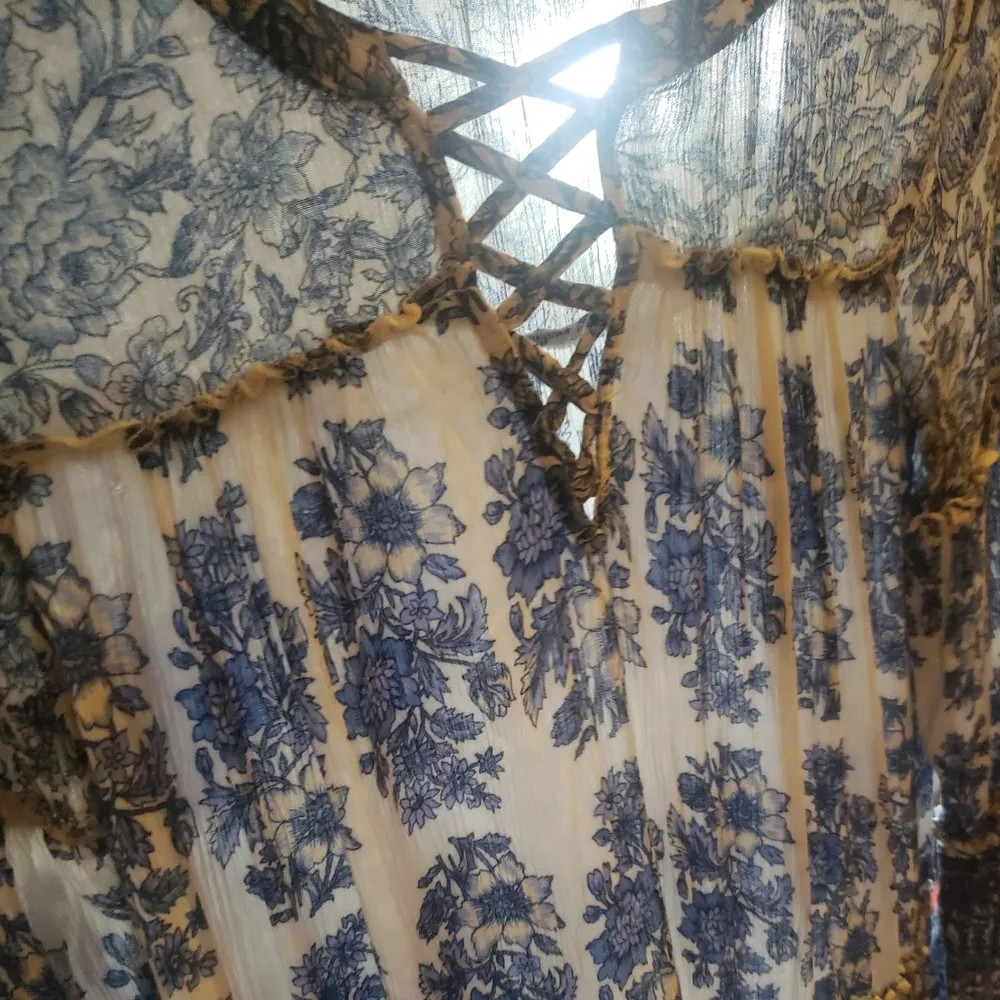 American Eagle Outfitters bell sleeve blouse - Image 4