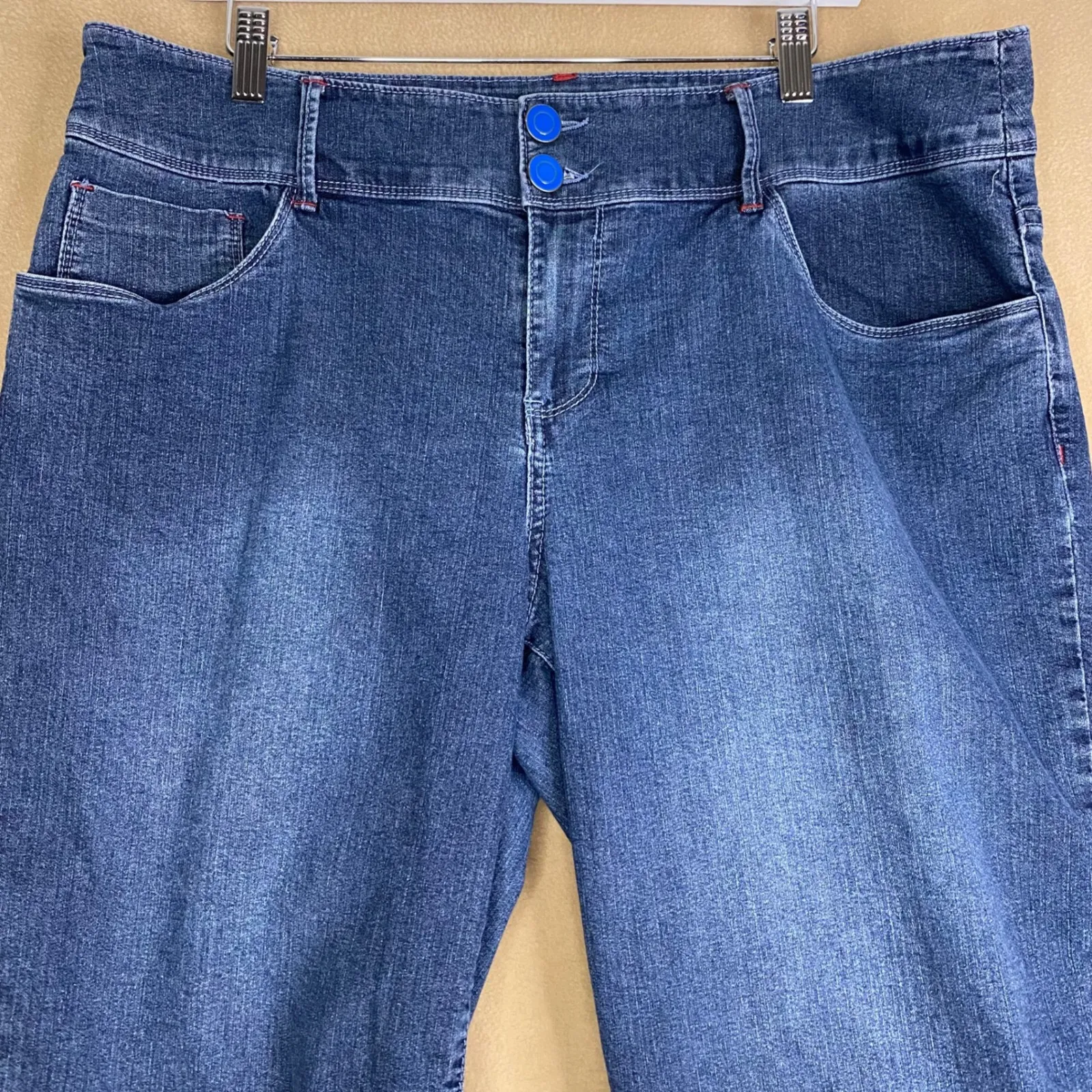 Christopher & Banks Women's Denim Capri Jeans Size 16 Blue Double Button EUC - Image 3