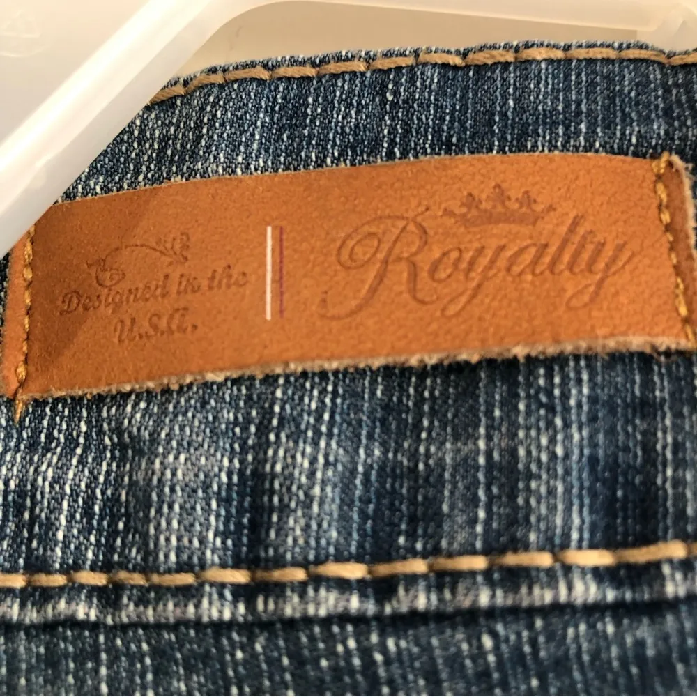 Royalty Cropped Denim Jeans Women’s Size 8 - Image 4