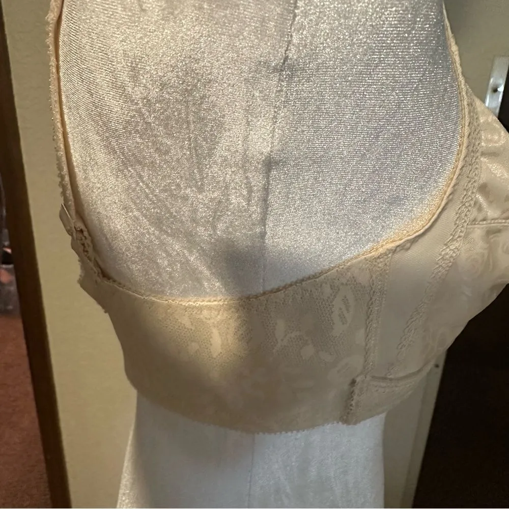 PLAYTEX 4693 Size 38C 18‎ Hour Bra Cream Comfort Wireless Full Coverage Bra - Image 9