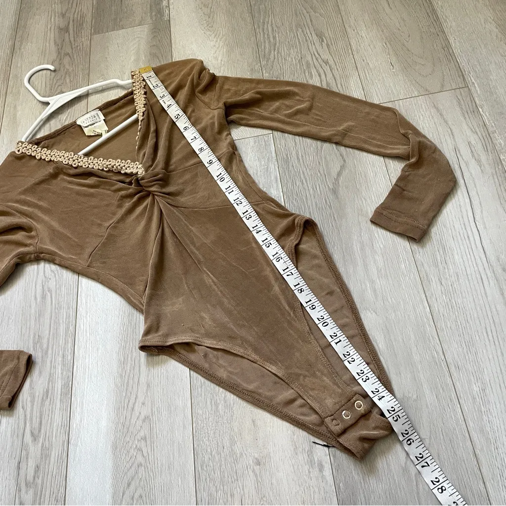 La Senza Bodysuit v neck twist crochet trim womens Brown small y2k romantic vtg - Image 6