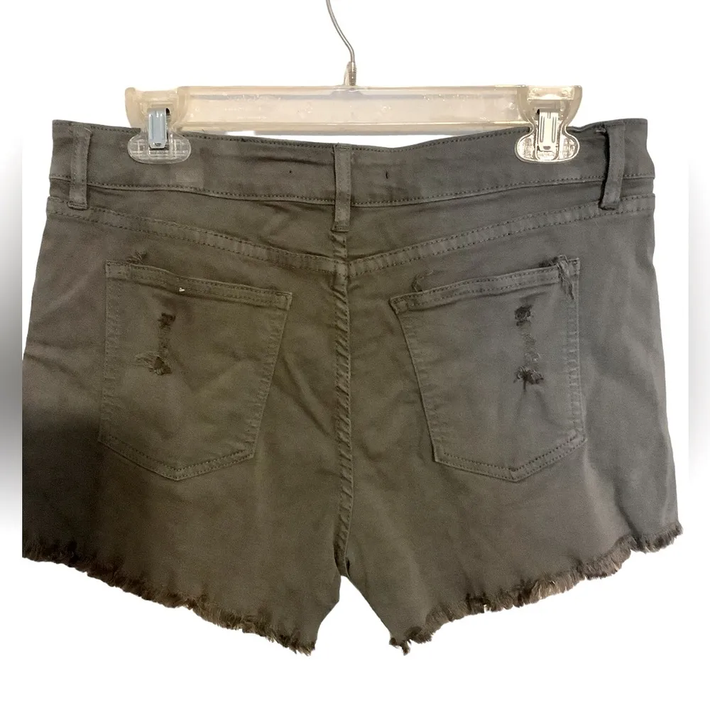 Angel Kiss Juniors Distressed Shorts. Army Green. Like New Condition. Size 13 - Image 3