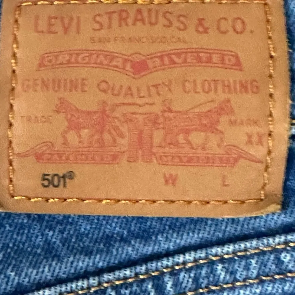 Levi's 501 Premium Crop Jeans in Charleston Fun Size 27 Big E Distressed Raw Hem - Image 15