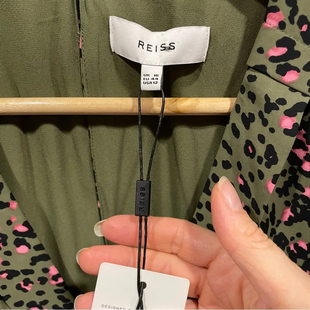 Adorable Reiss NWT olive pink spotted pleated boho deep vneck flowy midi dress - Image 9