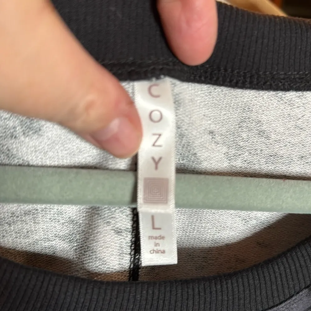 NWT LuLaRoe Cozy Kate 3/4 SLEEVE SHARKBITE TEE Blue & Black Houndstooth Sz Large - Image 2