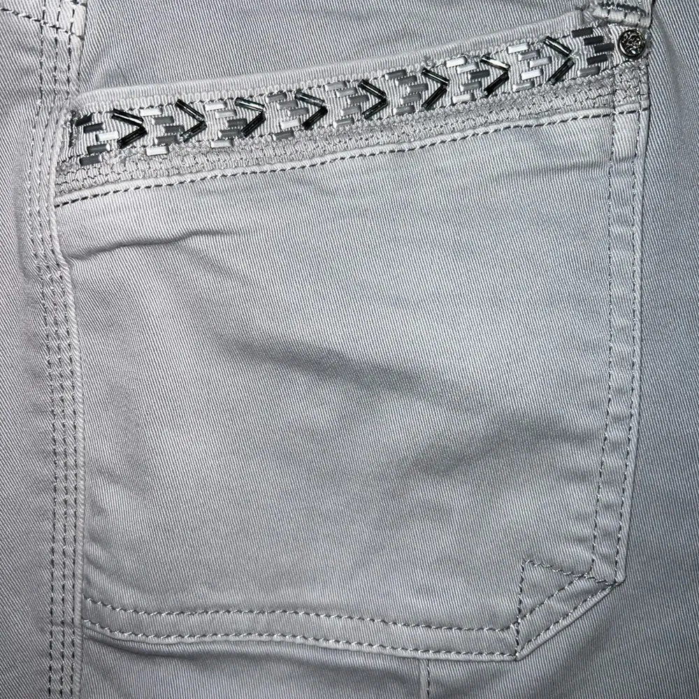 White House Black Market embellished taupe/silver Slim Crop jeans, EUC size 6 - Image 12