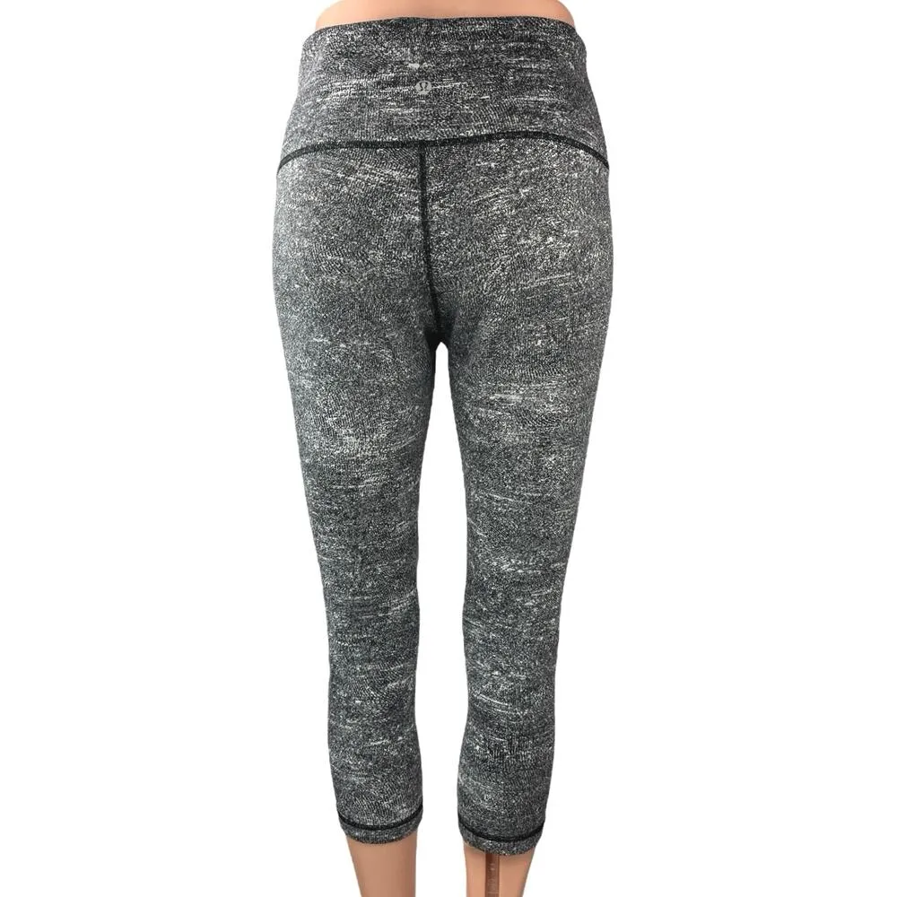 Lululemon Black Gray High Waisted Yoga Capri Athletic Leggings Pants Size S/M - Image 3