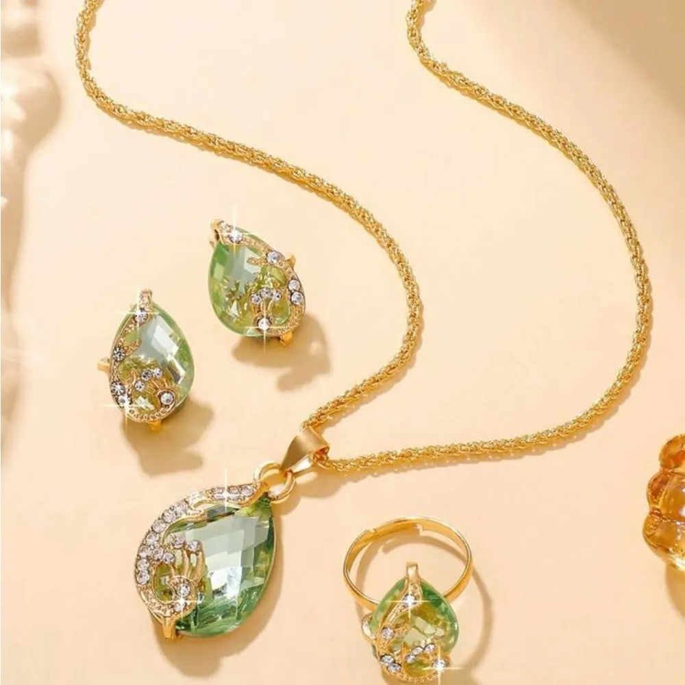 Elegant Gold and Green Jewelry Set - Image 4