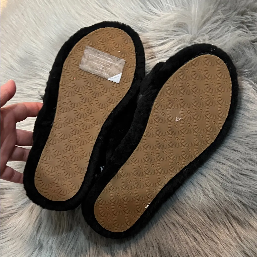 NWOT UGG Black Fluffy Slides Strappy Back sz 6 - Image 4