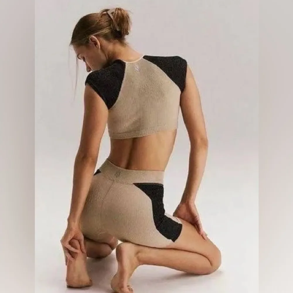 NEW! 3 Pc  MOVEMENT Rise & Shine Set Champagne Black Shorts Tank Top - Image 9