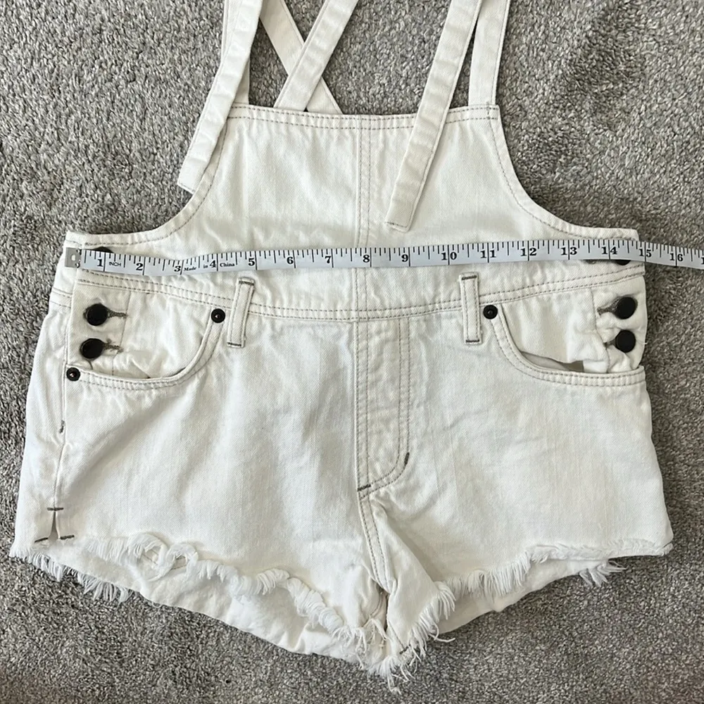 We The Free Size 27 White Denim Cutoff Shorts Overalls Shortalls with Pockets - Image 3