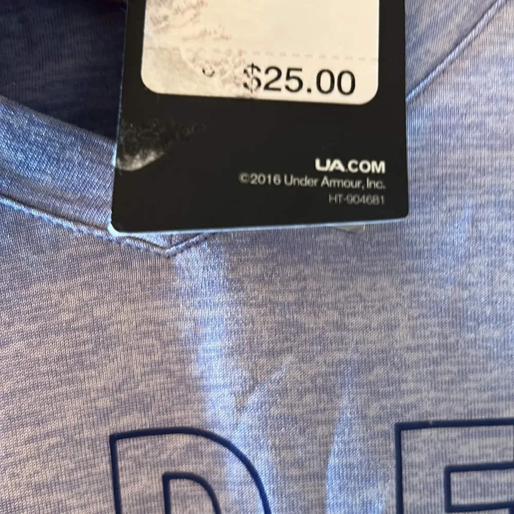 NWT Women’s Athletic Under Armour Size Small Baby Blue Short Sleeve Shirt - Image 4