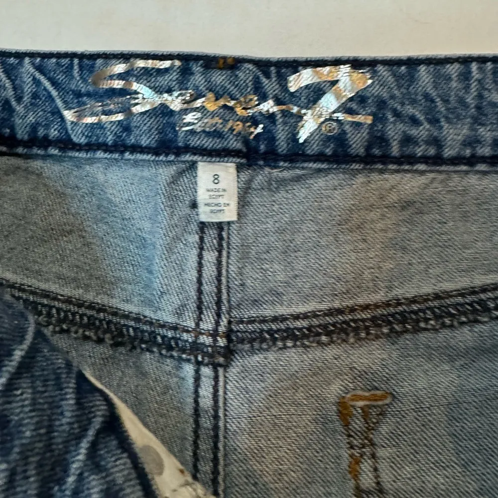 Seven jeans, boyfriend cut in medium wash in Like New condition, if not NWOT. - Image 4