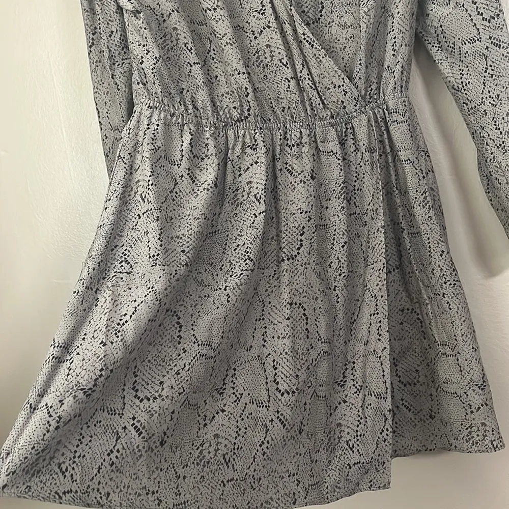 Parker Luxury 100% Silk Olive Green/Black Elastic Waist Wrap Dress Sz M - Image 3