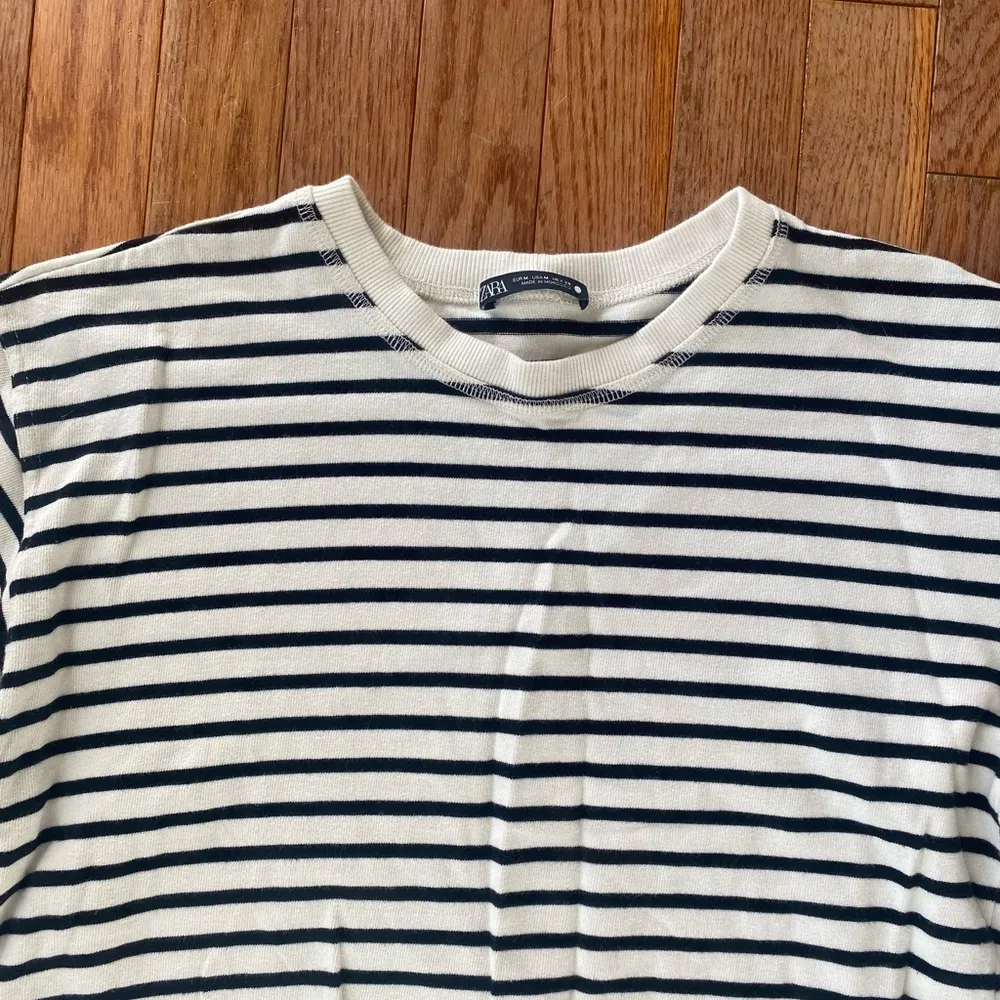 cream white and black Zara crewneck - Image 2