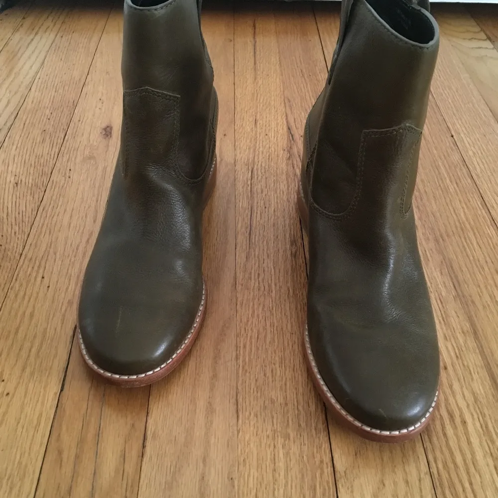 Cole Haan Block Heel Wedge Pull-On Leather Ankle Boot in Olive Green Size 9B - Image 3