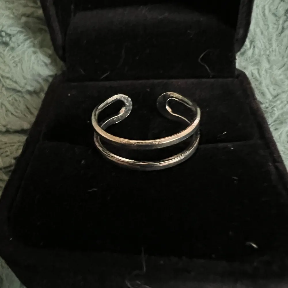 Women’s Stainless Steel Silver Adjustable Ring Size 7 - Image 2