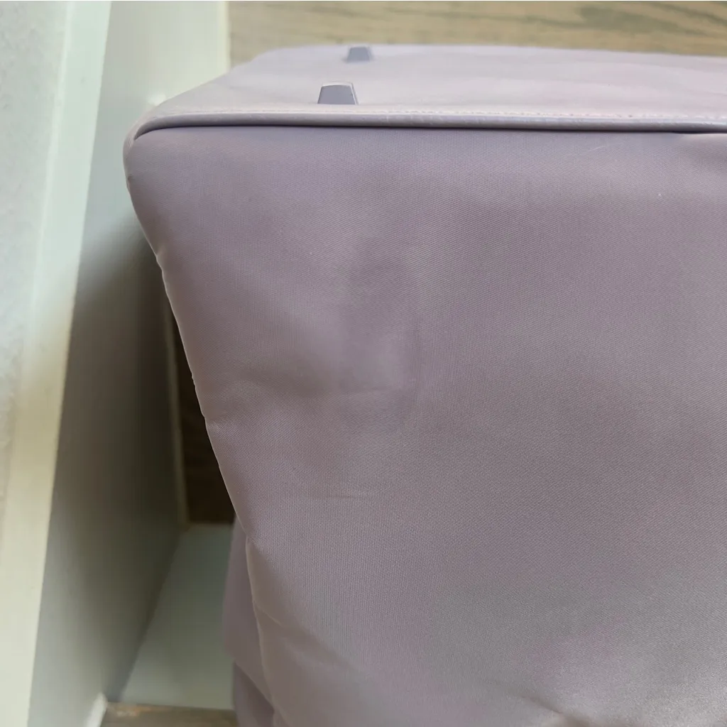 BEIS The Commuter Duffle Bag in Lavender Purple - Image 9