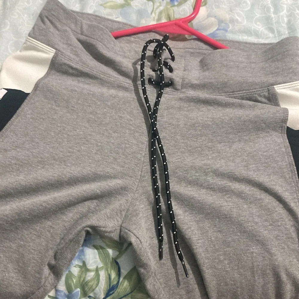 Pink Victoria’s Secret Jogger Sweatpants Women’s Size Medium Gray/Black White - Image 7